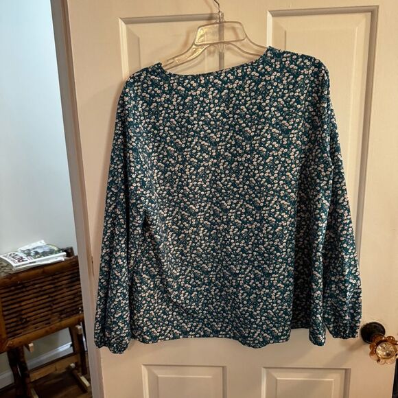 Floral V-Neck Blouse - Picture 5 of 8